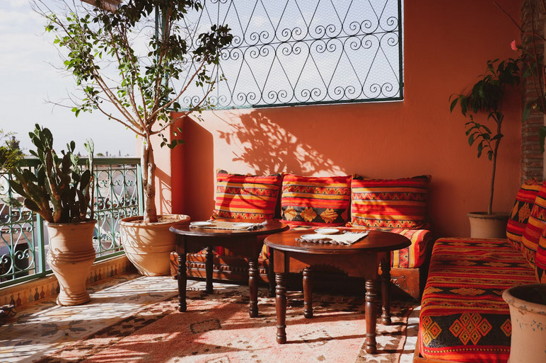 Accessorizing Your Garden Sanctuary: Stylish Additions to Complete Your Furniture Ensemble
